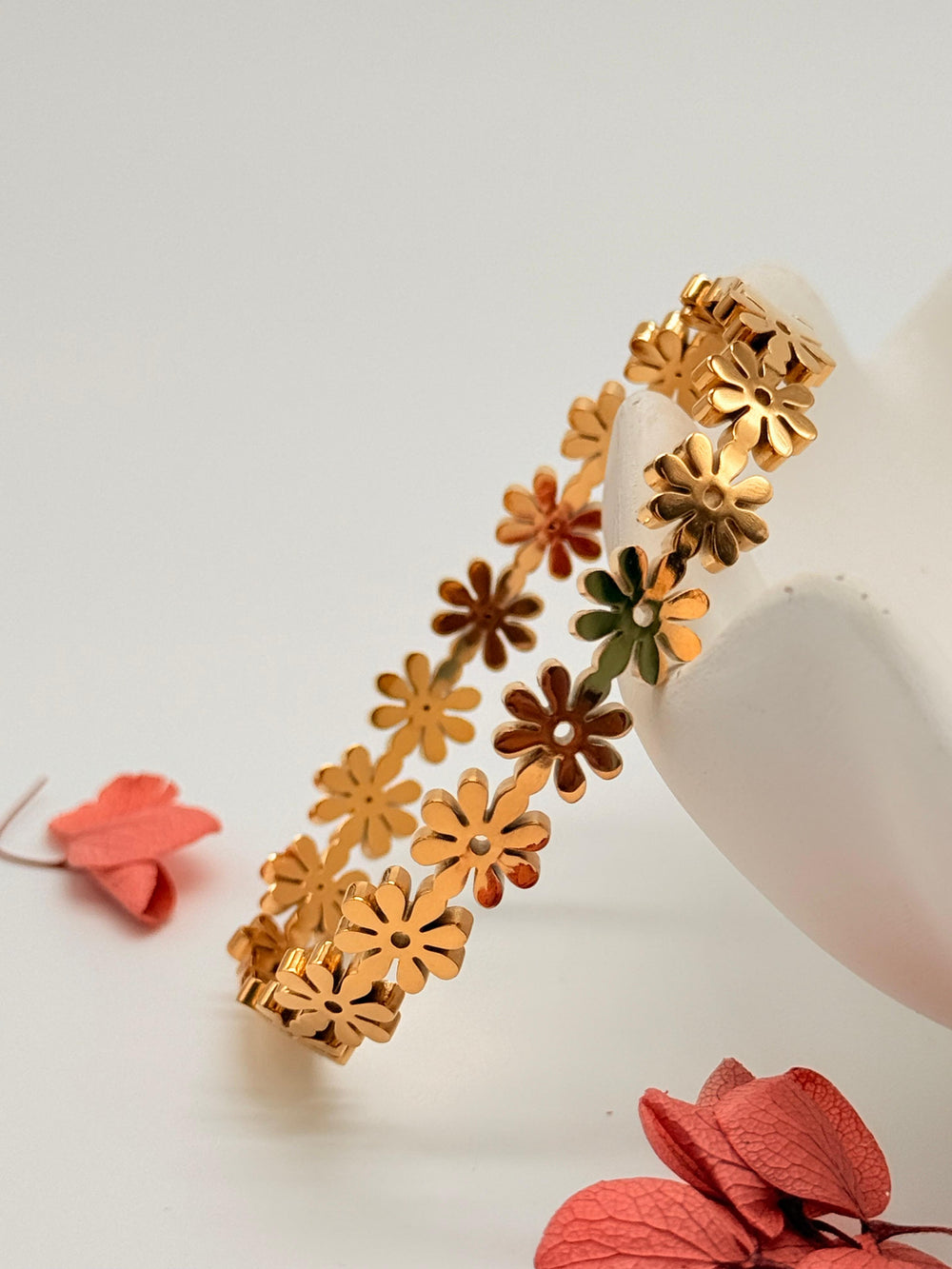 Daisy Drama – Anti-Tarnish Floral Bracelet