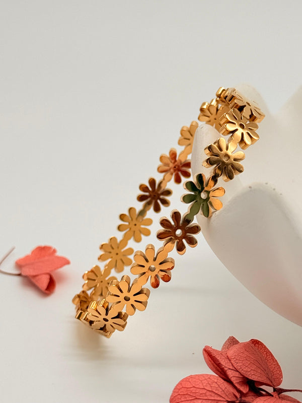 Daisy Drama – Anti-Tarnish Floral Bracelet
