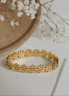 Daisy Drama – Anti-Tarnish Floral Bracelet