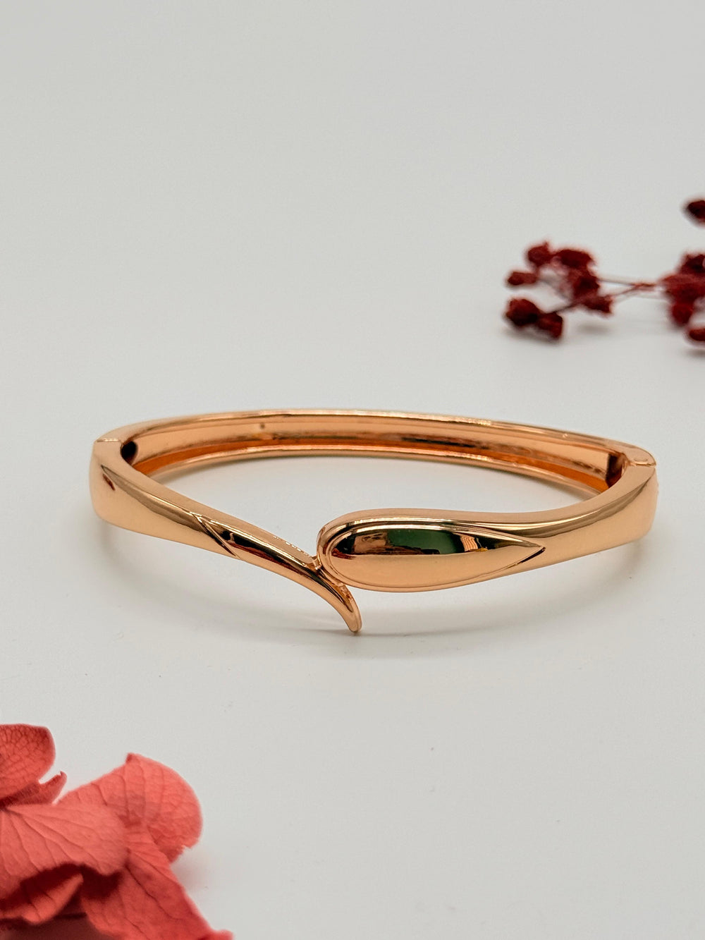 Locked In Luxe – Anti-Tarnish Statement Bracelet