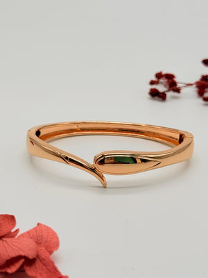Locked In Luxe – Anti-Tarnish Statement Bracelet