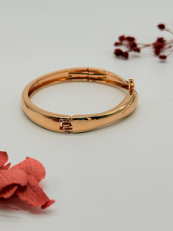 Locked In Luxe – Anti-Tarnish Statement Bracelet
