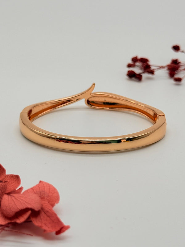 Locked In Luxe – Anti-Tarnish Statement Bracelet