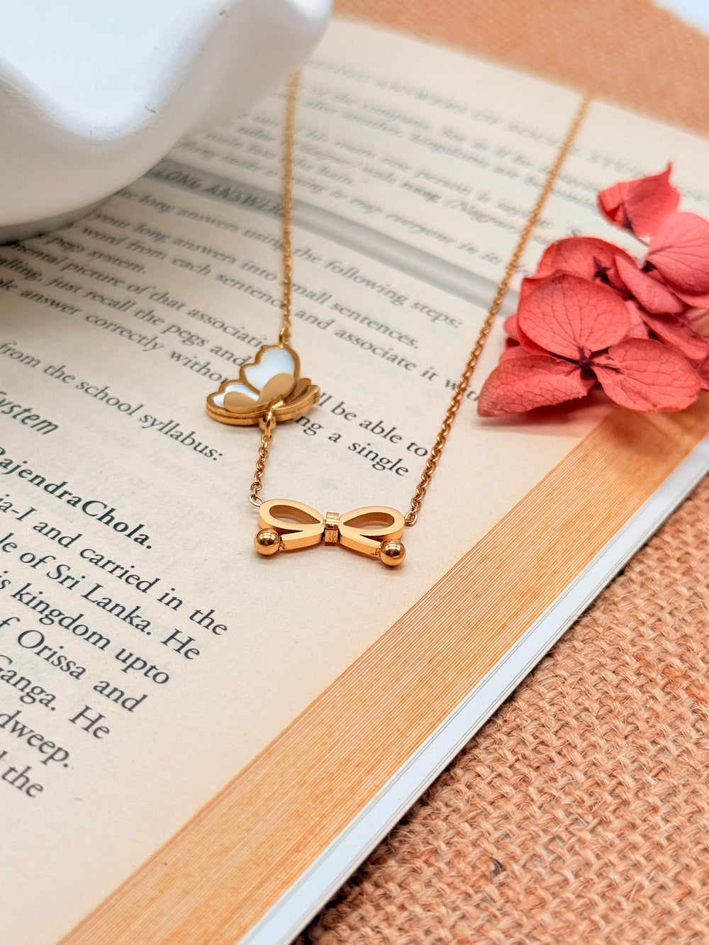 Bowfly - Anti Tarnish Necklace