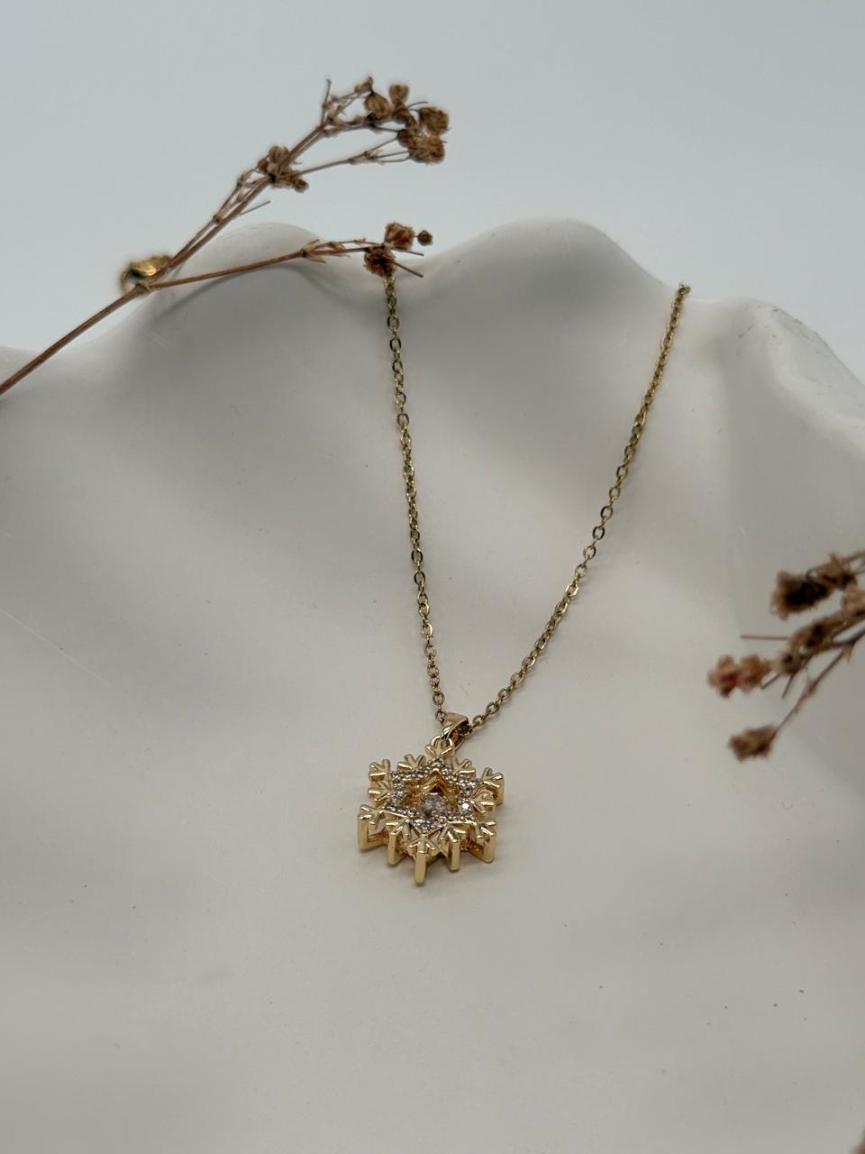 Frostelle – Snowflake-Inspired Pendant Necklace