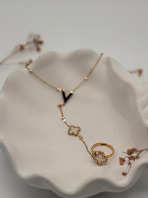 Fleur Glow – Adjustable Anti Tarnish Hand Chain