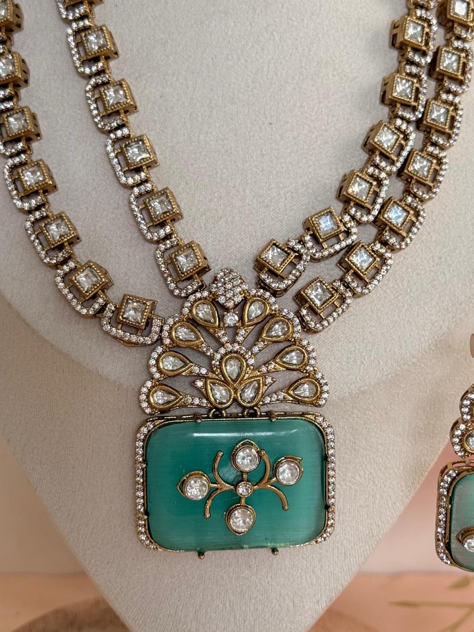 Royal Radiance – Mint Mist Mossonite Set