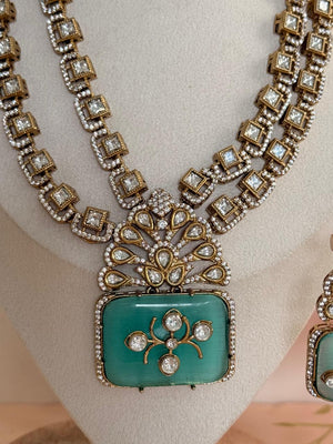 Royal Radiance – Mint Mist Mossonite Set