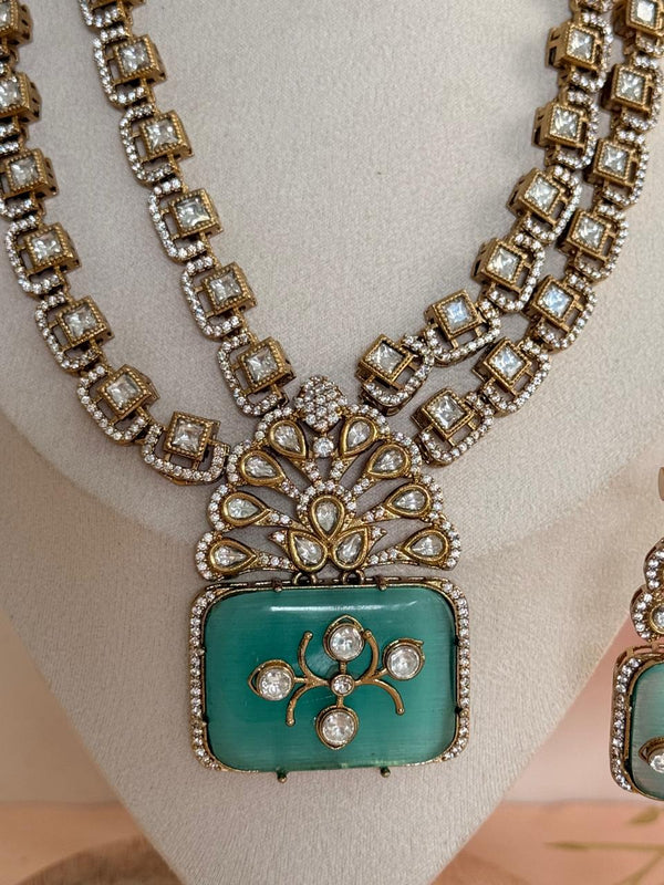 Royal Radiance – Mint Mist Mossonite Set