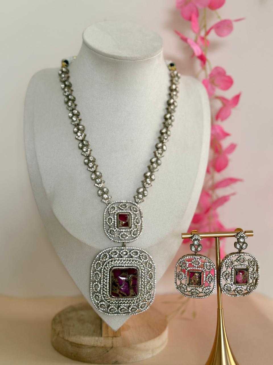 Ornate Elegance – Royal Amethyst (Mossonite Replica)
