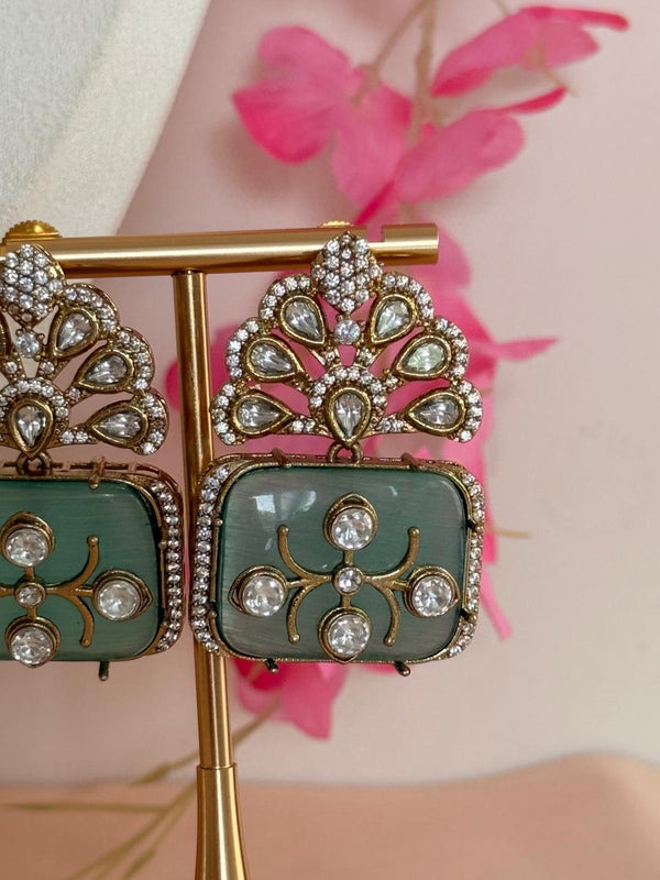 Royal Radiance – Mint Mist Mossonite Set