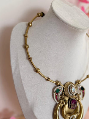 Golden Dynasty Pachi Kundan Hasli Set