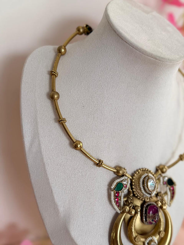 Golden Dynasty Pachi Kundan Hasli Set