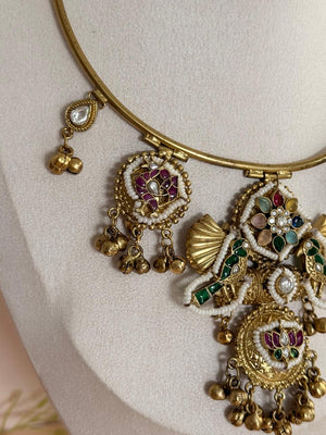 Antique Grace Pachi Kundan Hasli Set