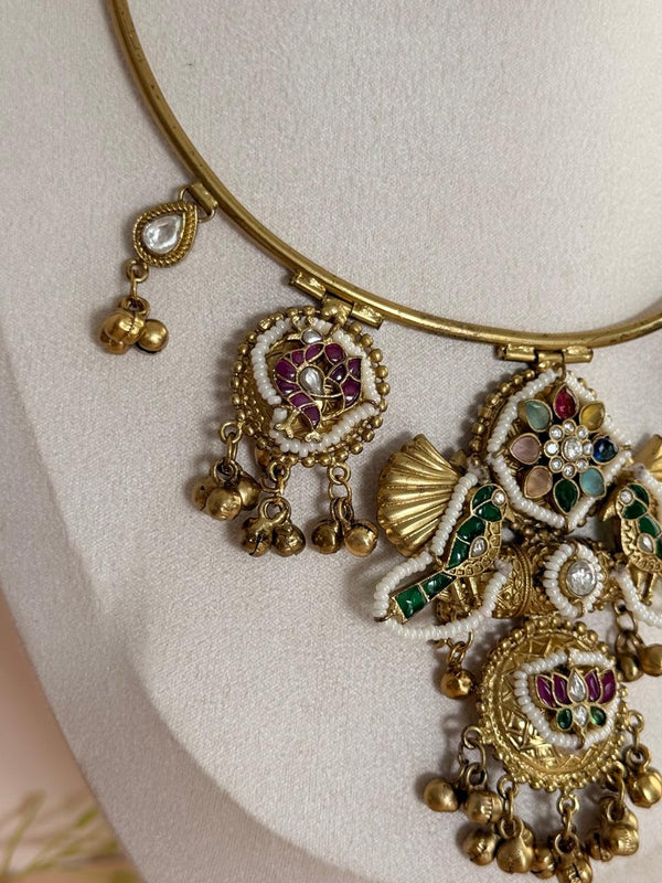 Antique Grace Pachi Kundan Hasli Set