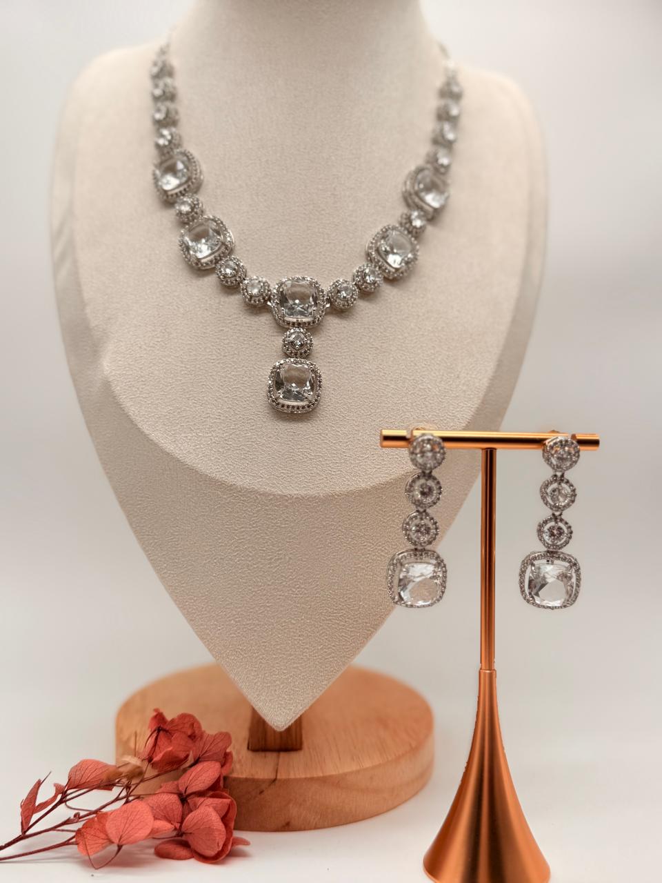 Lustra White AD Necklace Set