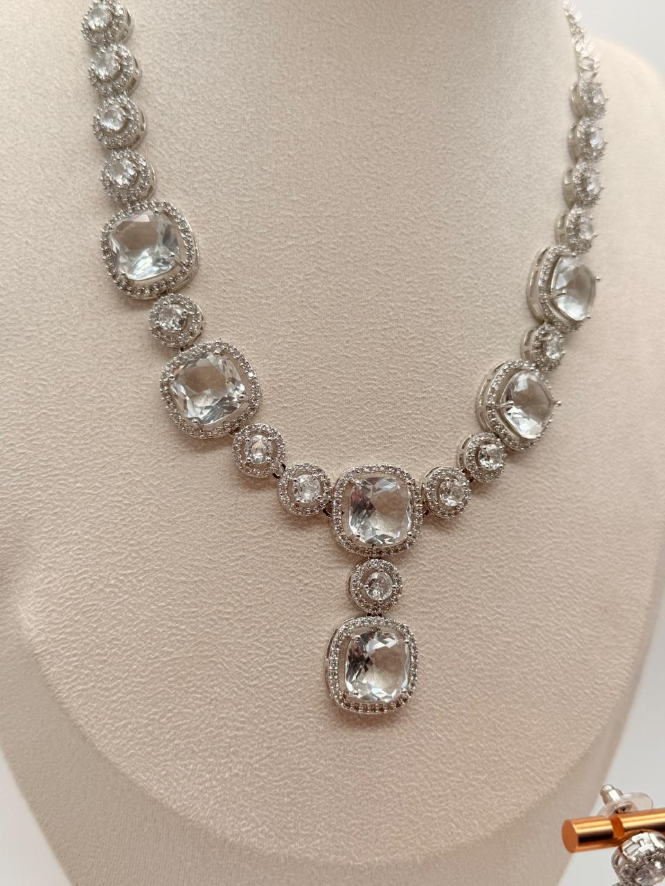 Lustra White AD Necklace Set