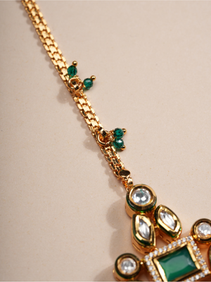 Emerald Enchant – Kundan Pearl Maang Tikka