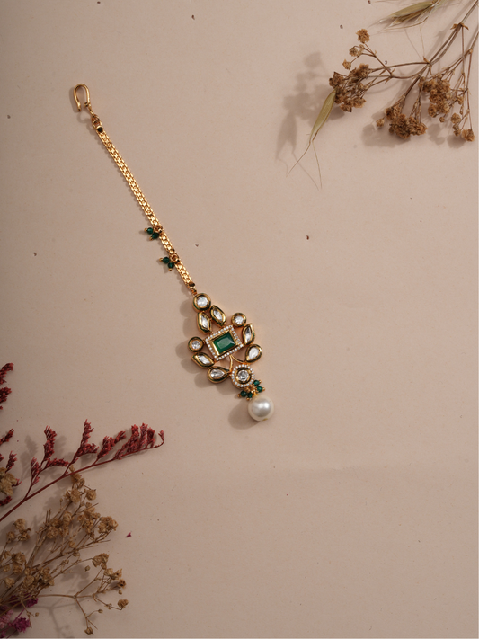 Emerald Enchant – Kundan Pearl Maang Tikka