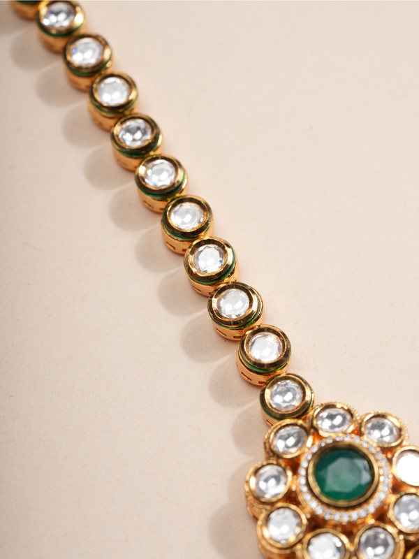 Royal Blossom – Emerald Kundan Maang Tikka