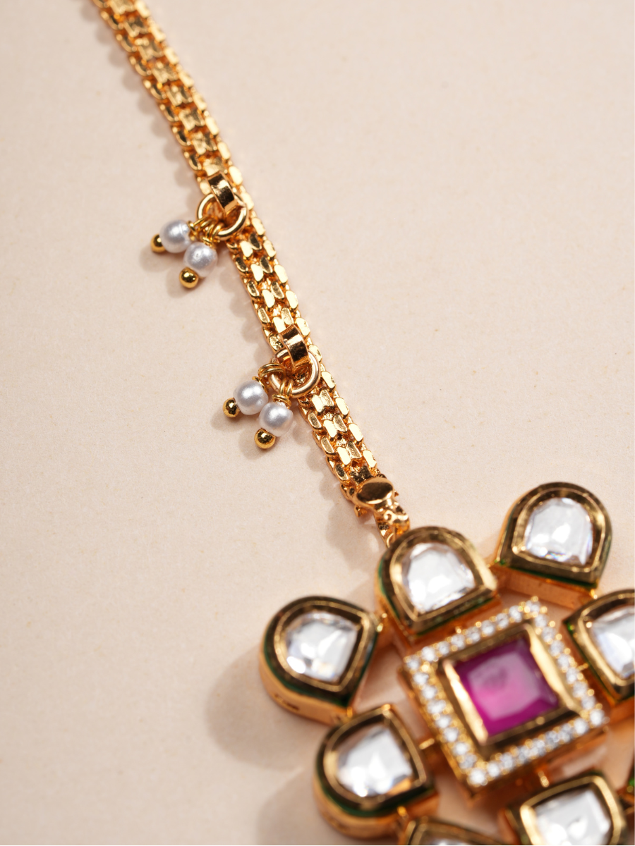 Royal Radiance – Kundan Maang Tikka