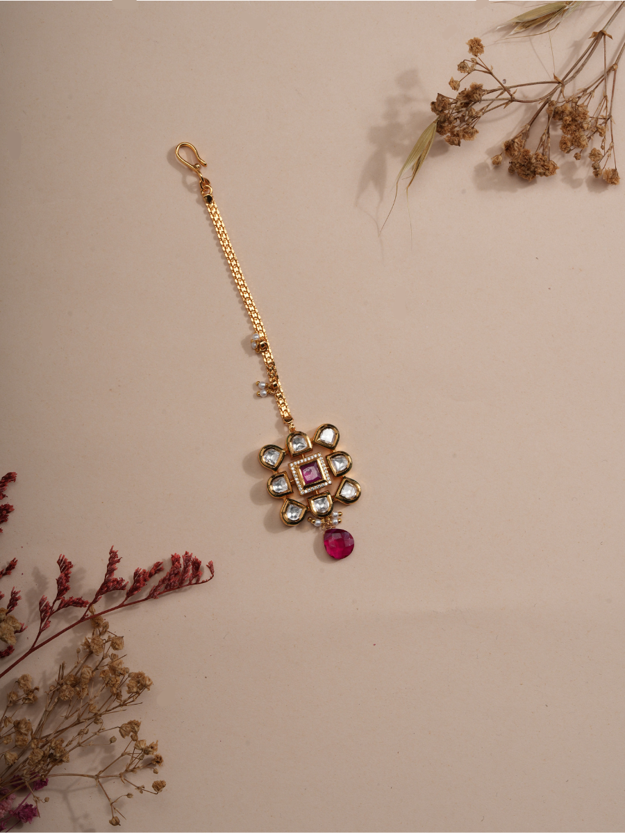 Royal Radiance – Kundan Maang Tikka