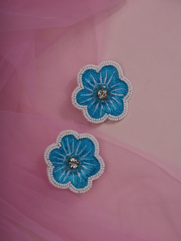 Bluebelle Blink – Handmade Floral Choker Set